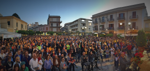 piazza stracolma Librizzi